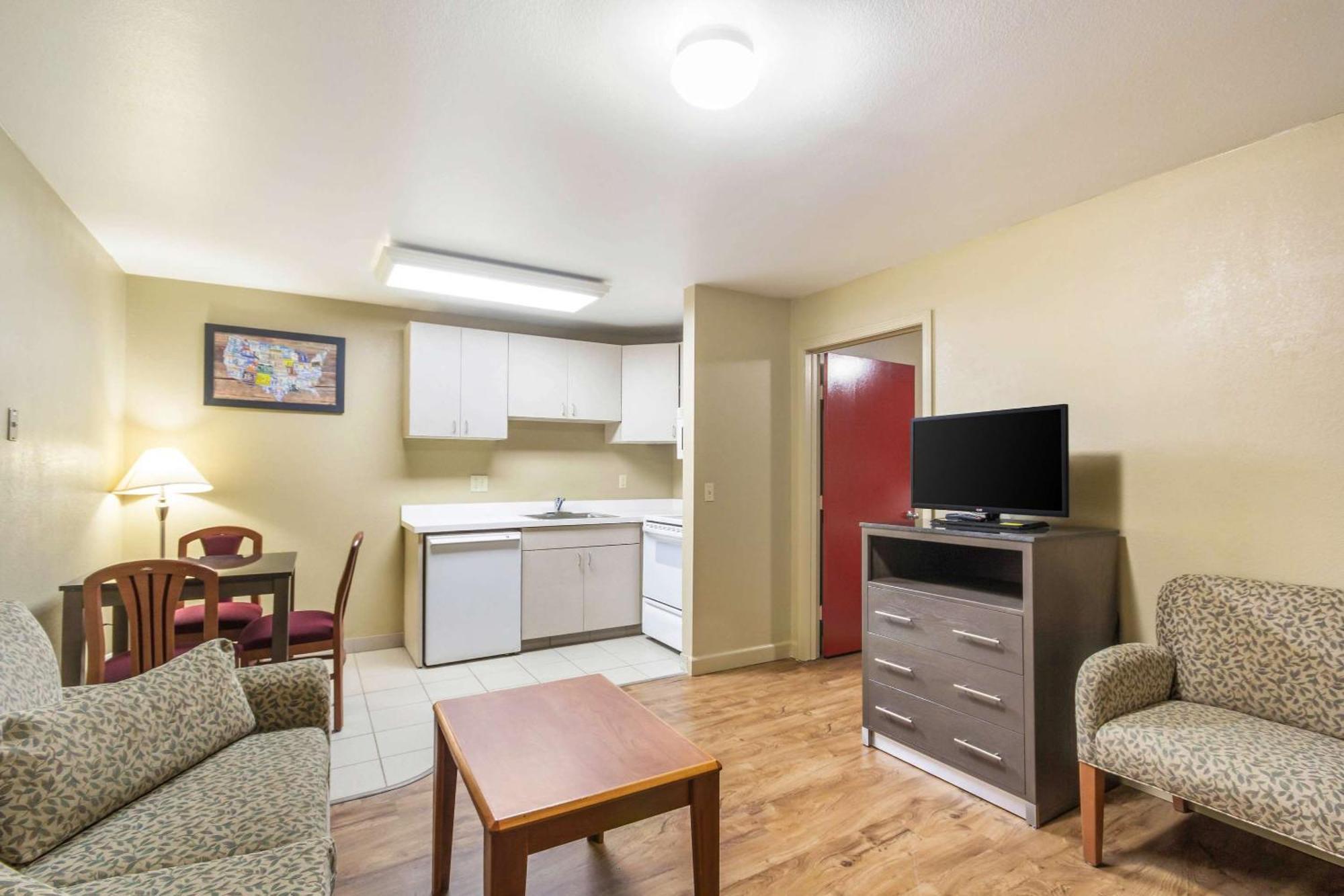 Econo Lodge Inn & Suites I-35 At Shawnee Mission Overland Park Ngoại thất bức ảnh