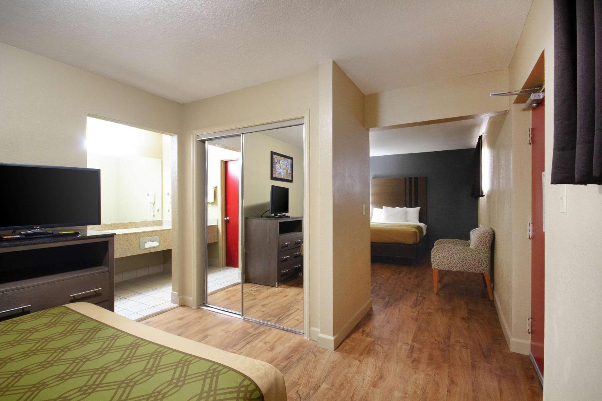 Econo Lodge Inn & Suites I-35 At Shawnee Mission Overland Park Ngoại thất bức ảnh
