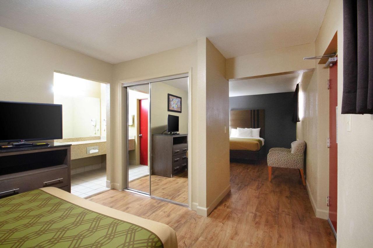 Econo Lodge Inn & Suites I-35 At Shawnee Mission Overland Park Ngoại thất bức ảnh